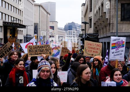 Brüssel, Belgien November 2023. Die Menschen nehmen an einer nationalen Demonstration im Rahmen des Internationalen Tages zur Beseitigung der Gewalt gegen Frauen am 26. November 2023 in Brüssel, Belgien, Teil. Quelle: ALEXANDROS MICHAILIDIS/Alamy Live News Stockfoto