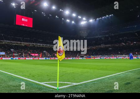 Ein allgemeiner Blick auf das San Siro Stadion vor dem Fußballspiel der Serie A 2023/24 zwischen Mailand und Fiorentina. Endpunktzahl: Mailand 1:0 Fiorentina. Stockfoto