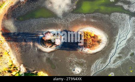 Die Drohne wurde im Herbst in Stawy Podgórzyńskie in Niederschlesien gedreht. Stockfoto