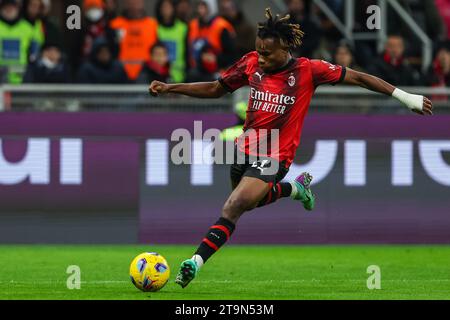Samuel Chukwueze vom AC Milan wurde 2023/24 am 25. November 2023 während des Fußballspiels der Serie A zwischen AC Milan und ACF Fiorentina im San Siro Stadion in Mailand, Italien gesehen Stockfoto