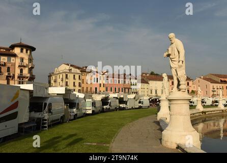 Padua, Italien - 15. Juni 2019: Prato della Valle in Padua. Stockfoto