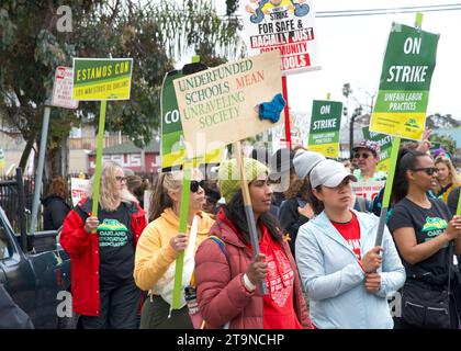 Oakland, KALIFORNIEN - 8. Mai 2023: Hunderte von Lehrern, Eltern und Unterstützern marschieren bei einer Teacher Strike Rallye Day 3 in der Highland-Sektion von Oaklan Stockfoto