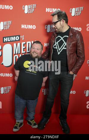 Antwerpen, Belgien. November 2023. William Boeva und Xander DERYCKE wurden während der letzten Show von Humos Comedy Cup 2023 in der Arenbergschouwburg in Antwerpen am 26. November 2023 gezeigt. Humo's Comedy Cup ist ein Wettbewerb, der von der Wochenzeitschrift Humo organisiert wird, um die größten Comedy-Talente zu belohnen. BELGA FOTO NICOLAS MAETERLINCK Credit: Belga News Agency/Alamy Live News Stockfoto