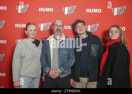 Antwerpen, Belgien. November 2023. Jan Eelen (2L), fotografiert während der letzten Show von Humos Comedy Cup 2023 in der Arenbergschouwburg in Antwerpen, Sonntag, den 26. November 2023. Humo's Comedy Cup ist ein Wettbewerb, der von der Wochenzeitschrift Humo organisiert wird, um die größten Comedy-Talente zu belohnen. BELGA FOTO NICOLAS MAETERLINCK Credit: Belga News Agency/Alamy Live News Stockfoto