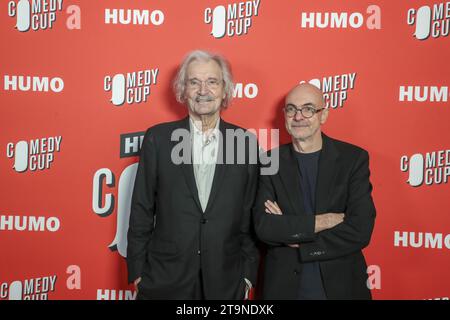 Antwerpen, Belgien. November 2023. Guido Guy Mortier und Bart Vanegeren posieren für den Fotografen bei der letzten Show von Humo's Comedy Cup 2023 in der Arenbergschouwburg in Antwerpen am Sonntag, den 26. November 2023. Humo's Comedy Cup ist ein Wettbewerb, der von der Wochenzeitschrift Humo organisiert wird, um die größten Comedy-Talente zu belohnen. BELGA FOTO NICOLAS MAETERLINCK Credit: Belga News Agency/Alamy Live News Stockfoto