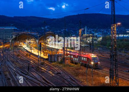 Der Hauptbahnhof Hagen, Bahnhofshallen, Gleise, Bahnsteige, Regionalexpress, NRW, Deutschland, Stockfoto