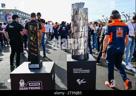 Valencia, Spanien. November 2023. Die MotoGP-Throphie während des Grand Prix der MotoGP 2023 - Gran Premio Motul de la Comunitat Valenciana - Race e Press Conference, MotoGP-Weltmeisterschaft in Valencia, Spanien, 26. November 2023 Credit: Independent Photo Agency/Alamy Live News Stockfoto
