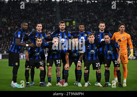 Turin, Italien. November 2023. Das Team des FC Inter während des italienischen Fußballspiels der Serie A zwischen dem FC Juventus und dem Inter FC Internazionale am 26. November 2023 im Allianz Stadium in Turin, Italien. Kredit: Tiziano Ballabio Kredit: Tiziano Ballabio/Alamy Live News Stockfoto