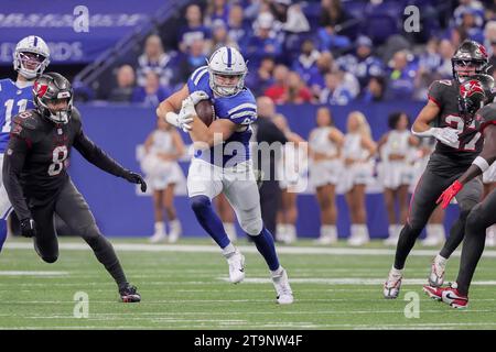 Indianapolis, Indiana, USA. November 2023. Spiel zwischen den Tampa Bay Buccaneers und den Indianapolis Colts im Lucas Oil Stadium, Indianapolis, Indiana. (Kreditbild: © Scott Stuart/ZUMA Press Wire) NUR REDAKTIONELLE VERWENDUNG! Nicht für kommerzielle ZWECKE! Quelle: ZUMA Press, Inc./Alamy Live News Stockfoto