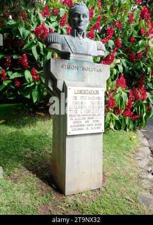 Büste des venezolanischen politischen und militärischen Führers Simon Bolivar in den Stadtgärten Funchal, Madeira, Portugal. Stockfoto