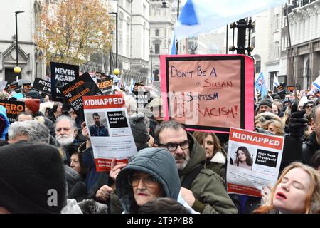 Der marsch gegen den Antisemitismus beginnt am 26. November 2023 an den Royal Courts of Justice in London Stockfoto