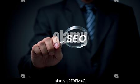 Strategie zur Optimierung der SEO-Suchmaschine für verbesserten Webverkehr, Ranking und Vertrieb digitales Marketing. Geschäftswachstum und Online-Marketing.mA Stockfoto