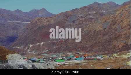 Wunderschöner Blick auf das nathang Tal, trockenes und hochalpines Bergtal des himalaya befindet sich im Osten von sikkim nahe der Triknopfkreuzung von indien china bhutan Stockfoto