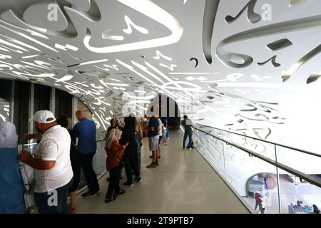 Die Haupthalle des Museums der Zukunft im Finanzviertel in Dubai, VAE. Stockfoto