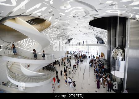 Die Haupthalle des Museums der Zukunft im Finanzviertel in Dubai, VAE. Stockfoto