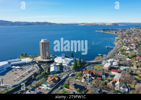 Luftaufnahme der Stadt Hobart mit Blick auf den Derwent River und das Casino in Tasmanien, Australien Stockfoto