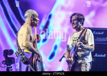 John Frusciante (Gitarre), Flea (Bass). Rote, Heiße Chili-Paprika. Lebt in Buenos Aires, Argentinien Stockfoto