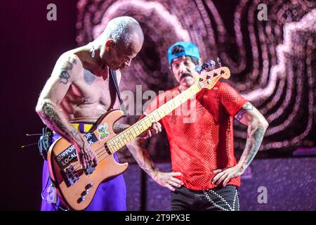 Floh (Bass), Anthony Kiedis (Gesang). Rote, Heiße Chili-Paprika. Lebt in Buenos Aires, Argentinien Stockfoto