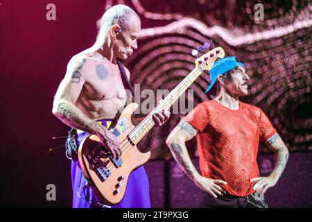 Floh (Bass), Anthony Kiedis (Gesang). Rote, Heiße Chili-Paprika. Lebt in Buenos Aires, Argentinien Stockfoto