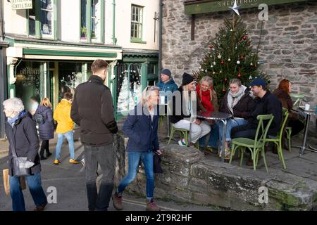 Die Stadt Hay-on-Wye in Christimas während des Hay Winter Festival Buchfestivals in Wales, Großbritannien KATHY DEWITT Stockfoto