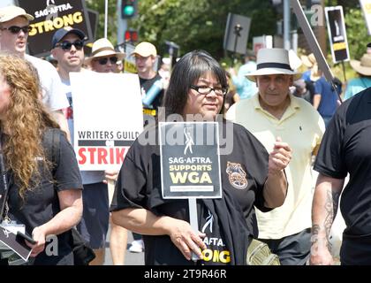 Los Gatos, KALIFORNIEN - 22. August 2023: Nordkalifornische Mitglieder der sag-AFTRA streiken in Solidarität mit der Writers Guild of America vor der ne Stockfoto