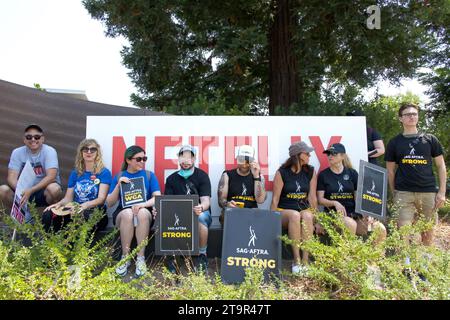 Los Gatos, KALIFORNIEN - 22. August 2023: Nordkalifornische Mitglieder der sag-AFTRA streiken in Solidarität mit der Writers Guild of America vor der ne Stockfoto