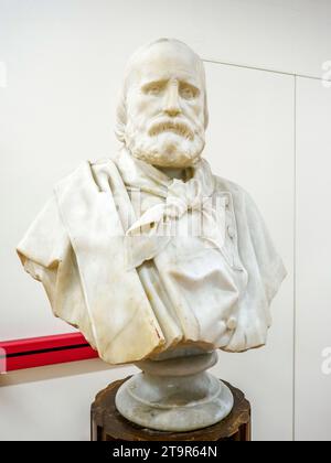 Bust Giuseppe Maria Garibaldi (1807–1882) war ein italienischer General, Patriot, Revolutionär und Republikaner. Er trug zur Vereinigung Italiens und zur Gründung des Königreichs Italien bei. Er gilt als einer der „Vaterväter Italiens“, Museo risorgimentale garibaldino Giacomo Giustolisi – Marsala, Sizilien, Italien Stockfoto