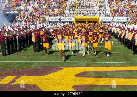 Arizona State Sun Devils erobern das Feld während eines NCAA Football Spiels gegen die Arizona Wildcats am Samstag, den 25. November 2023, in Tempe, Arizona. Arizona besiegt Arizona State 59-23 (Marcus Wilkins/Image of Sport) Stockfoto