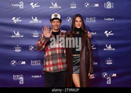 Valencia, Spanien. November 2023. Gala mit den „MotoGP™ Beats: Lights Out“-Auszeichnungen im Fuente San Luis Pavillon in Valencia. 26. November 2023 im Bild: Valentino Rossi und Francesca Sofía Novello Gala de entrega de los premios de 'MotoGP™ Beats: Lights Out' Celebrada en el en el Pabellón Fuente San Luis de Valencia. 26 de Noviembre de 2023 POOL/MotoGP.com/Cordon Pressebilder sind nur für redaktionelle Zwecke bestimmt. Obligatorischer Vermerk: © MotoGP.com Credit: CORDON PRESS/Alamy Live News Stockfoto