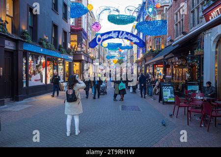 Carnaby Street London, Carnaby St London. Fußgängerzone, Einkaufsstraße und Modestraße im Stadtteil Soho im Zentrum von London. Stockfoto