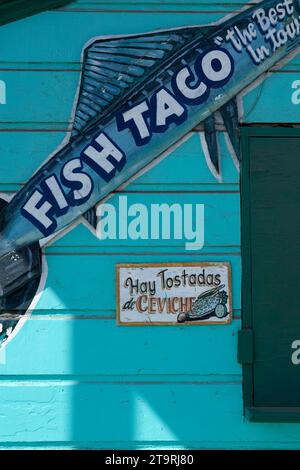 Türkisfarbenes mexikanisches Restaurant in Baja California. Stockfoto