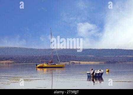 Ruhiger Ankerplatz im Hafen von Poole Stockfoto