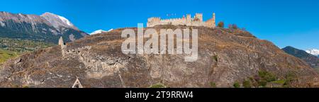 Schloss Tourbillon auf einem Hügel in Sion, Wallis, Schweiz Stockfoto