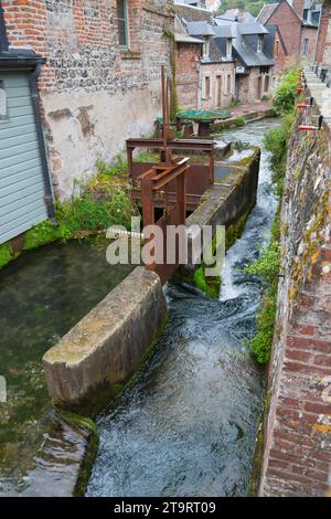 Alte Wassermühle, Moulin du Marche, Veules les Roses, kürzester Fluss in Frankreich, seine Maritime, Cote d'Albatre, Normandie, Frankreich Stockfoto