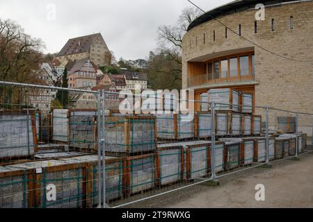 Baucontainer vor Globe Theater, Schwäbisch Saal, Kochertal, Kocher, Hohenlohe, Heilbronn-Franken, Baden-Württemberg, Deutschland Stockfoto