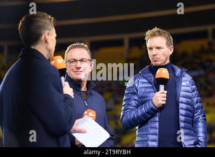 DFB-Cheftrainer Julian Nagelsmann, Bundestrainer, Nationaltrainer, Ralf Rangnick, Trainer AUT, mit Jochen Breyer, ZDF Fernsehmoderator, im Freundschaftsspiel ÖSTERREICH - DEUTSCHLAND 2-0 ÖSTERREICH - DEUTSCHLAND 2-0 Vorbereitung auf die Europameisterschaft 2024 Deutschland, Saison 2023/2024, am 21. November 2023 in Wien, Österreich. © Peter Schatz / Alamy Stock Photos Stockfoto