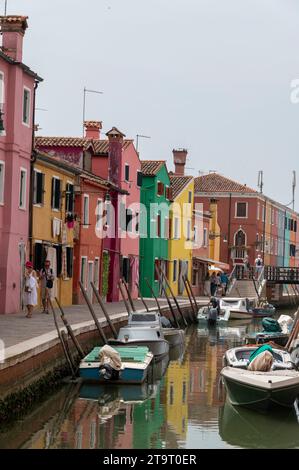 Burano ist eine der kleinen Inseln rund um die Lagune von Venedig und Torcello in der Region Veneto in Norditalien. Burano ist bekannt Stockfoto