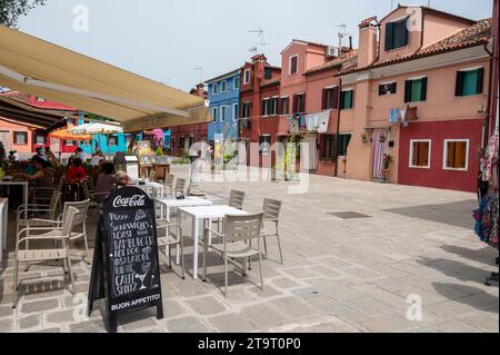 Burano ist eine der kleinen Inseln rund um die Lagune von Venedig und Torcello in der Region Veneto in Norditalien. Burano ist bekannt Stockfoto