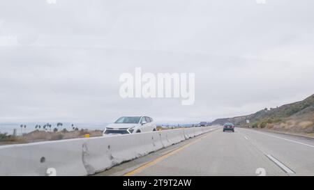 Gloomy Winter Drive by Rincon Beach, Highway 101 Stockfoto