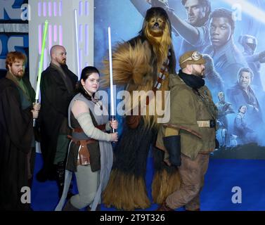 London, Großbritannien. Dezember 2019. Chewbacca nimmt an Star Wars: The Rise of Skywalker auf dem Cineworld Leicester Square in London Teil. (Foto: Fred Duval/SOPA Images/SIPA USA) Credit: SIPA USA/Alamy Live News Stockfoto