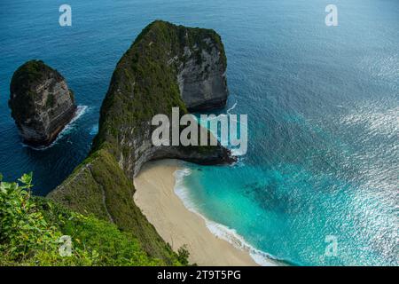 Der Blick von oben auf Kelingking Beach auf der Insel Nusa Penida Stockfoto