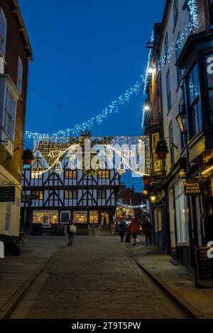 Top of Steilhang Hill Abendweihnachtsbeleuchtung, Lincoln City, Lincolnshire, England, Großbritannien Stockfoto