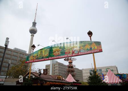 Weihnachtsmarkt am Alexanderplatz in Berlin am 27.11.2023 *** Weihnachtsmarkt am Alexanderplatz in Berlin am 27 11 2023 Credit: Imago/Alamy Live News Stockfoto