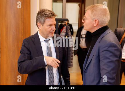 Dr. Robert Habeck, Vizekanzler und Bundesminister für Wirtschaft und Klimaschutz, Deutschland, Berlin, Auftaktbilder BM Habeck beim Europäischen Gipfel für bidirektionales Laden *** Dr. Robert Habeck, Vizekanzler und Bundesminister für Wirtschaft und Klimaschutz, Deutschland, Berlin, Auftaktbilder BM Habeck beim Europäischen Gipfel für bidirektionales Charging Credit: Imago/Alamy Live News Stockfoto