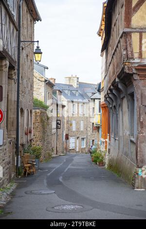 Traditionelle Steinhausstraße in der Altstadt von Tréguier, Frankreich Stockfoto