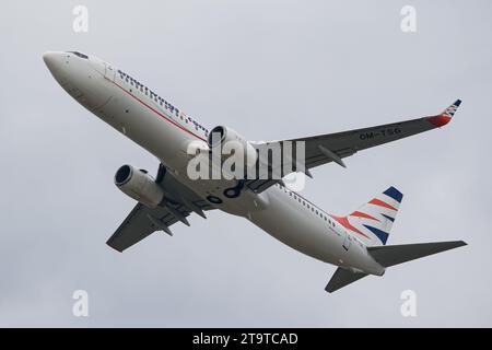 Die tschechische Fluggesellschaft Smartwings Boeing 737-800 startet vom Flughafen Lemberg Stockfoto