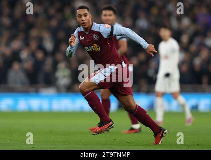 London, Großbritannien. November 2023. Youri Tielemans aus Aston Villa während des Premier League Spiels im Tottenham Hotspur Stadium in London. Der Bildnachweis sollte lauten: Paul Terry/Sportimage Credit: Sportimage Ltd/Alamy Live News Stockfoto