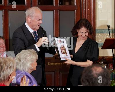Dame Arlene Philips und Gyles Brandreth bei der Oldie des Jahres 2023, 23.-11-23; Stockfoto