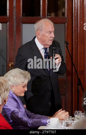 Angela Rippon und Gyles Brandreth bei den Oldie of the Year Awards 2023, 23.11.23; Stockfoto