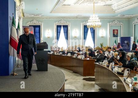 Wöchentlicher Presser des Sprechers des iranischen Außenministeriums Nasser Kanaani am 27. November in Teheran, Gebäude des Außenministeriums. Teheran Teheran Iran Copyright: Xmohsenxrezaeix DSC00701 Stockfoto